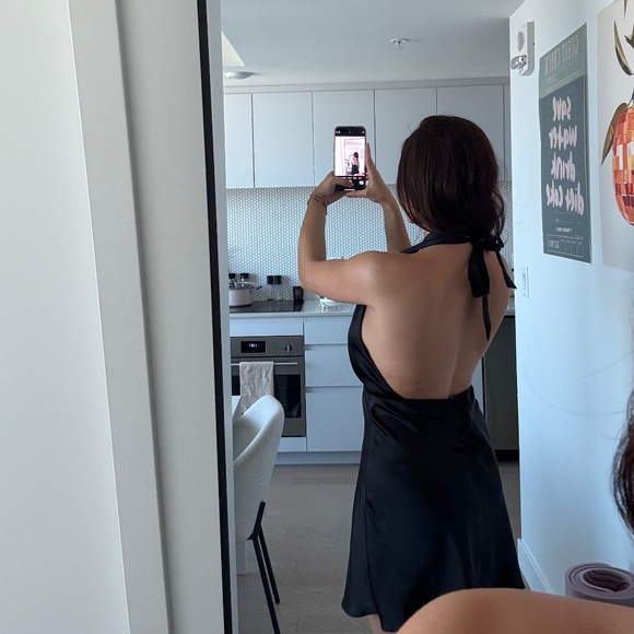 Backless satin dress - Picture 4 of 4